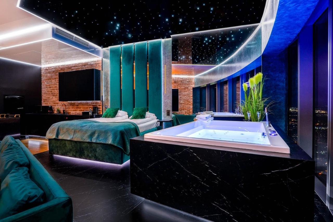 Apartamenty Sky Tower Z Jakuzzi Przy Oknie Вроцлав Екстериор снимка