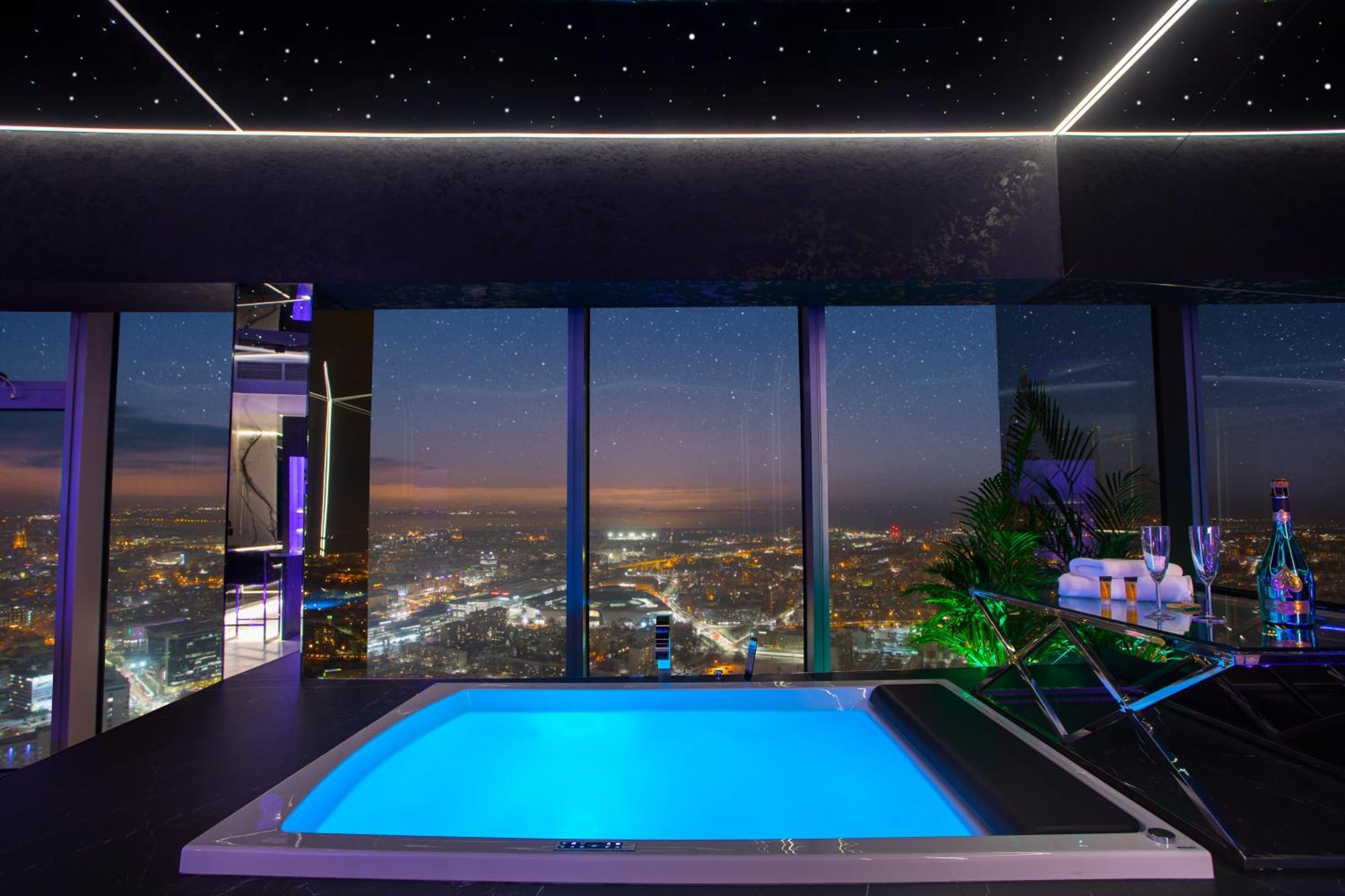 Apartamenty Sky Tower Z Jakuzzi Przy Oknie Вроцлав Екстериор снимка