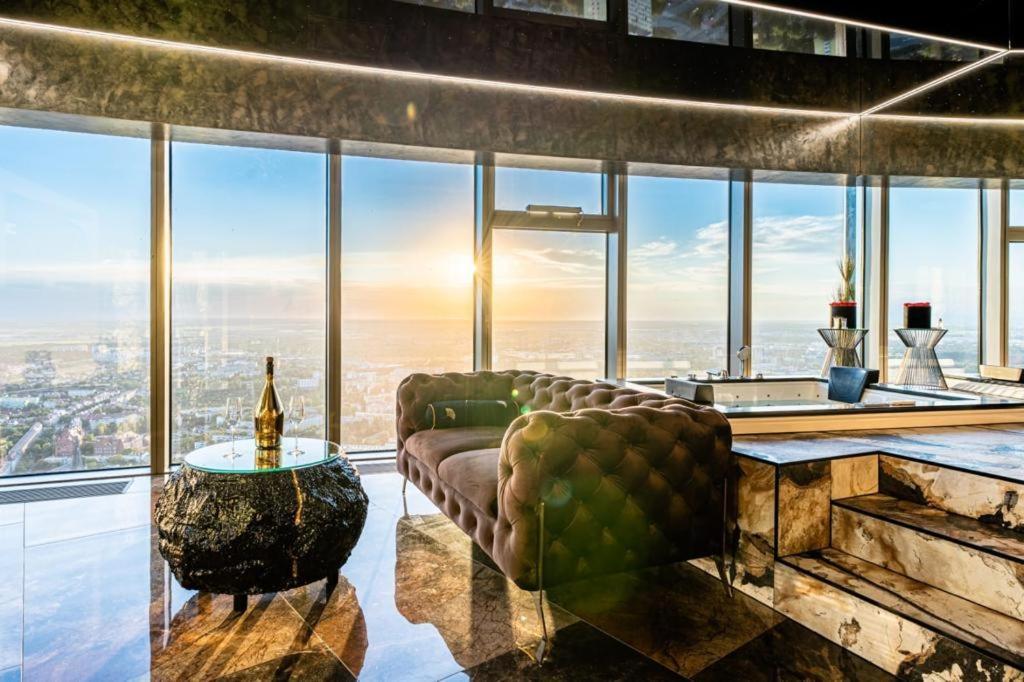Apartamenty Sky Tower Z Jakuzzi Przy Oknie Вроцлав Екстериор снимка